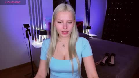 Snapshot of alicefreman chatting on 02.08.26 Alice online show from 02.08.26