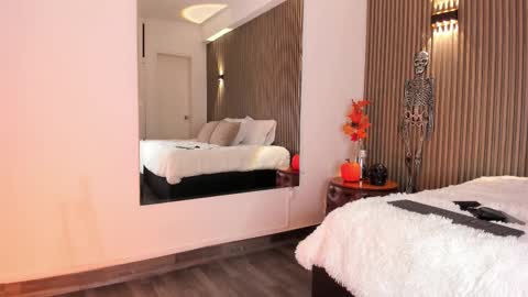 Snapshot of alicehanz_ chatting on 10.24.25 Alice online show from 10.24.25