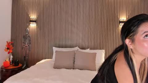 Snapshot of alicehanz_ chatting on 10.25.25 Alice online show from 10.25.25