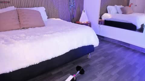 Snapshot of alicehanz_ chatting on 10.29.25 Alice online show from 10.29.25