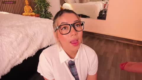 Snapshot of alicehanz_ chatting on 11.28.25 Alice online show from 11.28.25