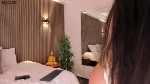 Snapshot of alicehanz_ chatting on 11.30.25 Alice online show from 11.30.25