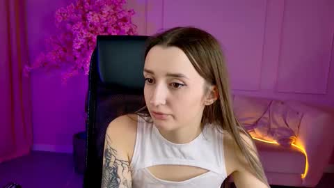 Snapshot of alicelidse chatting on 11.03.25 Alice online show from 11.03.25