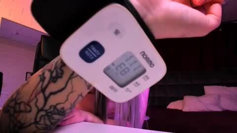 Snapshot of alicelidse chatting on 11.11.25 Alice online show from 11.11.25