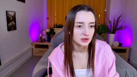 Snapshot of alicelidse chatting on 12.15.25 Alice online show from 12.15.25