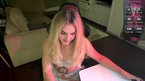 Snapshot of alicelly_rice chatting on 07.28.26 Alicelly online show from 07.28.26