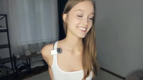 Snapshot of alicemelison chatting on 10.13.25 Serena online show from 10.13.25