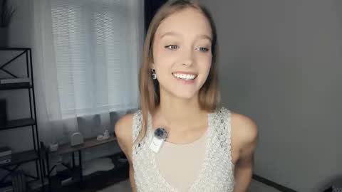 Snapshot of alicemelison chatting on 10.16.25 Serena online show from 10.16.25