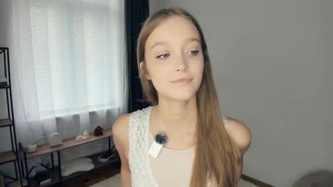 Snapshot of alicemelison chatting on 10.18.25 Serena online show from 10.18.25