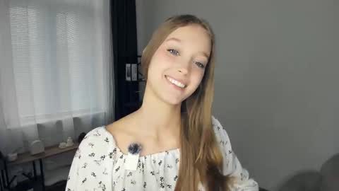 Snapshot of alicemelison chatting on 10.19.25 Serena online show from 10.19.25