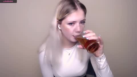 Snapshot of alicemeow_ chatting on 09.12.25 Alice online show from 09.12.25