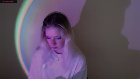 Snapshot of alicemeow_ chatting on 09.24.25 Alice online show from 09.24.25