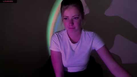 Snapshot of alicemeow_ chatting on 09.26.25 Alice online show from 09.26.25