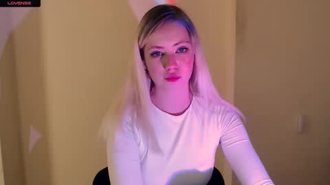 Snapshot of alicemeow_ chatting on 09.27.25 Alice online show from 09.27.25