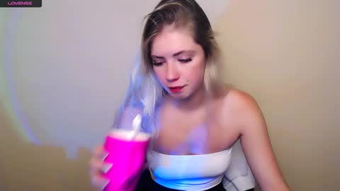 Snapshot of alicemeow_ chatting on 10.16.25 Alice online show from 10.16.25