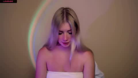 Snapshot of alicemeow_ chatting on 10.28.25 Alice online show from 10.28.25