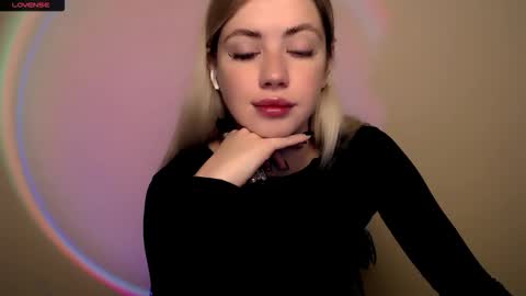 Snapshot of alicemeow_ chatting on 11.07.25 Alice online show from 11.07.25