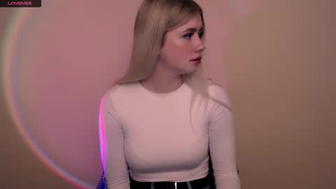 Snapshot of alicemeow_ chatting on 11.13.25 Alice online show from 11.13.25