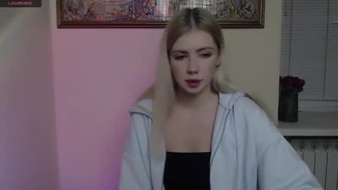 Snapshot of alicemeow_ chatting on 11.24.25 Alice online show from 11.24.25