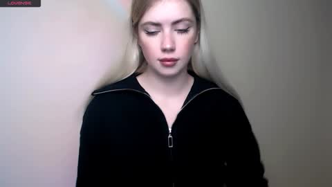 Snapshot of alicemeow_ chatting on 12.02.25 Alice online show from 12.02.25