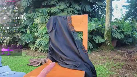 Snapshot of alicemrtnzz chatting on 10.27.25 alicemrtnzz online show from 10.27.25