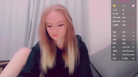 Snapshot of alicenya chatting on 07.10.26 Alice online show from 07.10.26