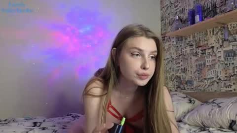 Snapshot of aliceparis69 chatting on 11.18.25 Alice online show from 11.18.25