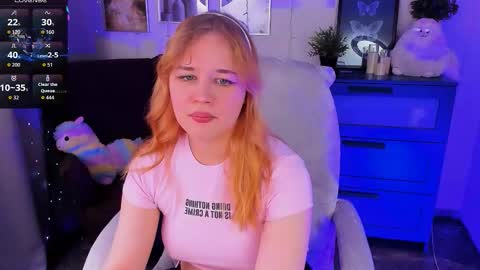 Snapshot of alicepopsy chatting on 10.29.25 Alice online show from 10.29.25