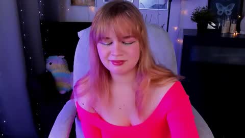 Snapshot of alicepopsy chatting on 12.17.25 Alice online show from 12.17.25