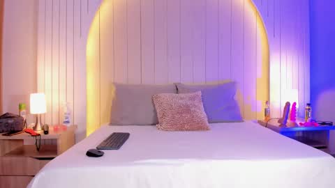 Snapshot of alicesandoval_ chatting on 12.15.25 ALICE online show from 12.15.25