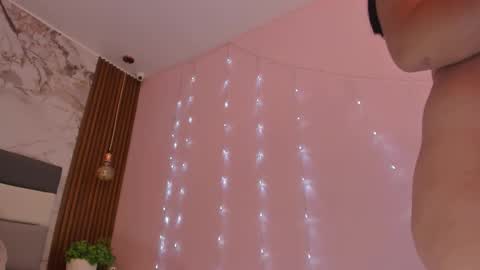 Snapshot of alicestark2 chatting on 10.29.25 online show from 10.29.25