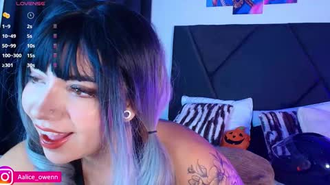 Snapshot of aliceusen chatting on 11.02.25 Alice online show from 11.02.25