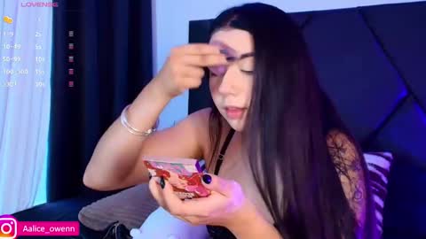 Snapshot of aliceusen chatting on 11.13.25 Alice online show from 11.13.25