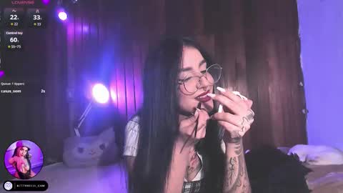 Snapshot of alicewoodville chatting on 11.16.25 Alice online show from 11.16.25