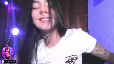 Snapshot of alicewoodville chatting on 11.18.25 Alice online show from 11.18.25