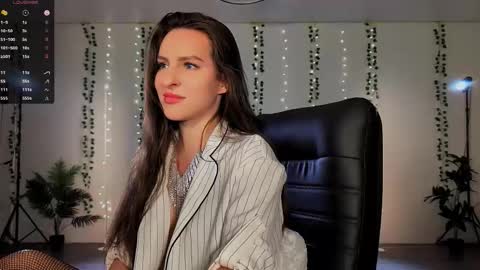 Snapshot of alicia_art_ chatting on 11.10.25 Alicia online show from 11.10.25