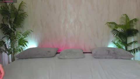 Snapshot of alicia_edwards chatting on 01.21.25 Mia online show from 01.21.25