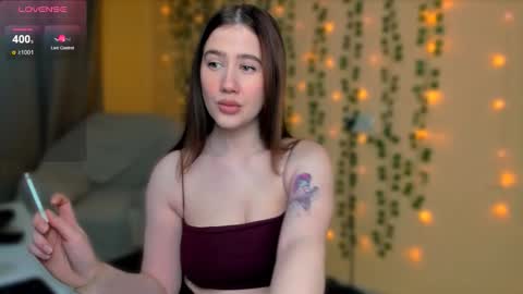 Snapshot of alicia_hines chatting on 11.10.25 Alicia online show from 11.10.25