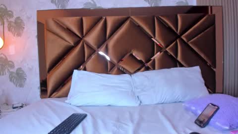 Snapshot of alicia_jerez1 chatting on 10.28.25 Alice online show from 10.28.25