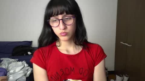 Snapshot of alicia_love29 chatting on 01.12.25 Alice online show from 01.12.25