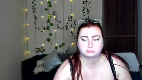 Snapshot of alicia_side_red chatting on 06.16.26 Alicia online show from 06.16.26