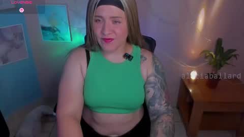 Snapshot of aliciaballard chatting on 07.06.26 Jennyfer online show from 07.06.26