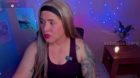 Snapshot of aliciaballard chatting on 07.11.26 Jennyfer online show from 07.11.26