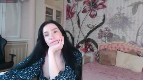 Snapshot of aliciabow chatting on 10.31.25 Veronica online show from 10.31.25
