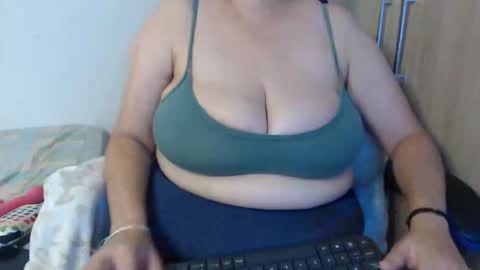 Snapshot of aliciaking_ chatting on 01.15.26 of online show from 01.15.26