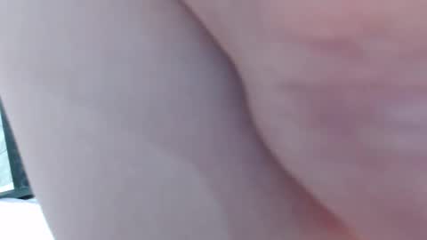 alidaalida2 online show from 10.26.25