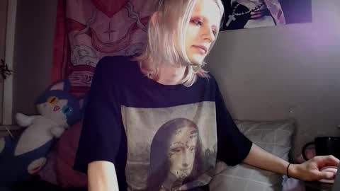 Alien Bella online show from 02.22.26