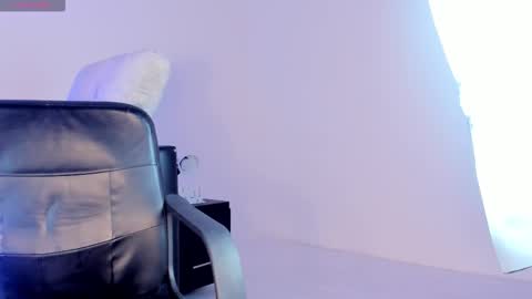 Snapshot of aliice_smithh chatting on 11.28.25 Alice online show from 11.28.25