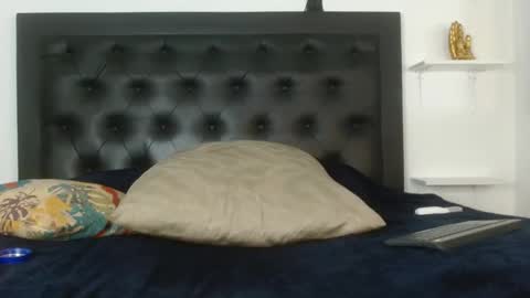 alika_jonhson_ online show from 10.29.25