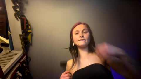 Snapshot of alilsteppa chatting on 12.18.25 alilsteppa online show from 12.18.25